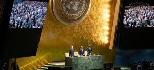 Tre mænd til nødsessionsmøde i FN