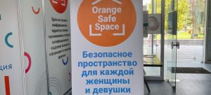 Skilt med Orange Safe Space fra UNFPA