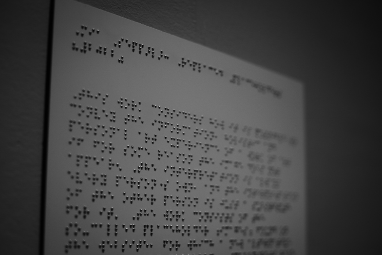 braille-text-white-plate