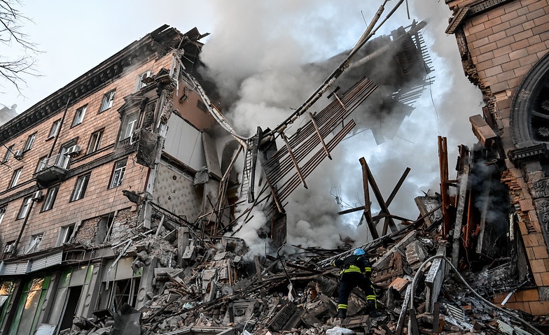 Zaporizhzhia-ukraine-destruction-ruins-buildings-smoke-debris-air-strike