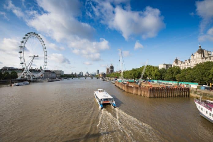 Thames-Tideway-victoria-embankment-london-boat-london-eye-wheel-river