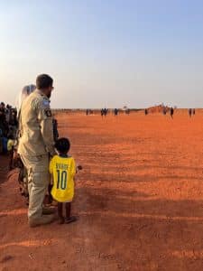 UN-southsudan-sudan-blue-beret-peacekeeper-child-football
