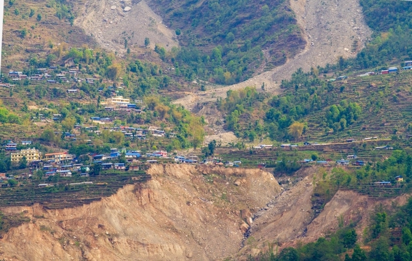 Skaderne fra et jordskred i 2020 i landsbyen Lapilang i Nepal