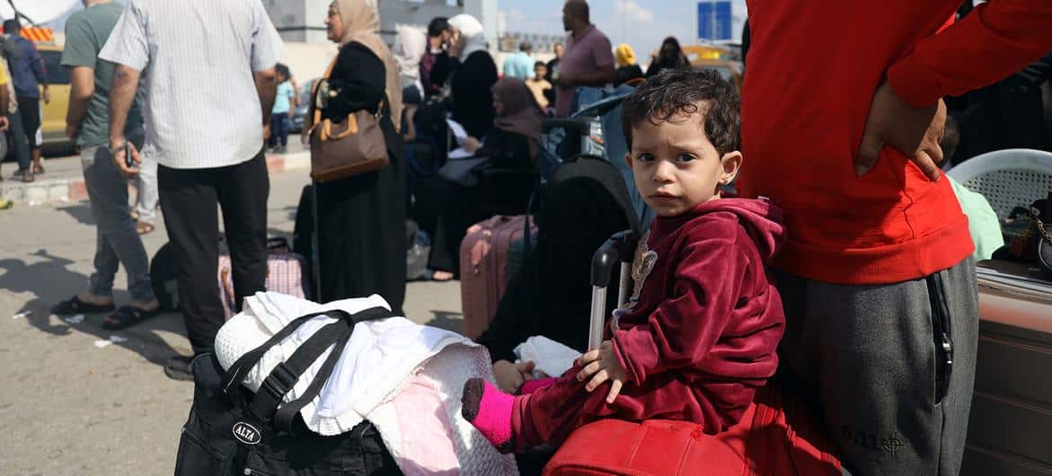 3 familier flygter fra deres hjem i Rafah