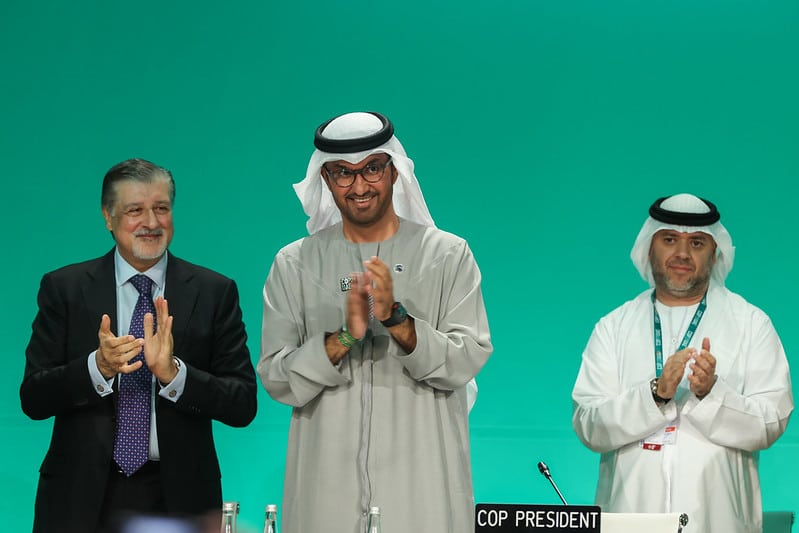 Dr. Sultan Al Jaber, COP28-præsident, under afslutningsplenarforsamlingen ved FN's klimakonference, COP28. Foto: COP28 / Christopher Pike