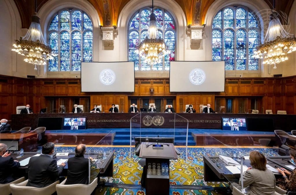 Den Internationale Domstol (ICJ) afholder offentlige høringer på Fredspaladset i Haag den 1. april 2022. Argumenter fra FN Foto/Frank van Beek.