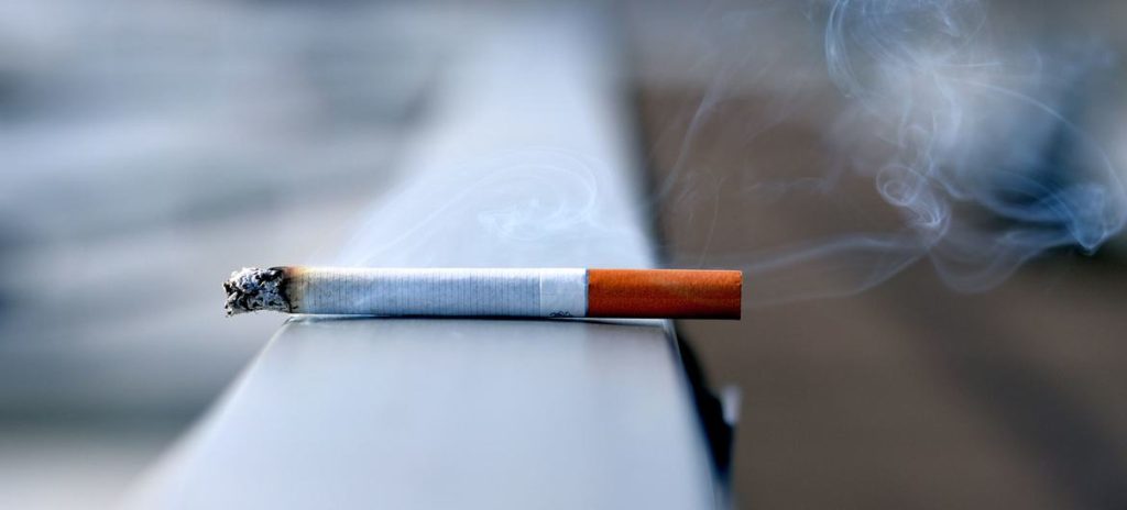Globalt er der ifølge de seneste skøn fra Verdenssundhedsorganisationen (WHO) 1,25 milliarder voksne tobaksbrugere. Foto: © Unsplash/Andres Siimon