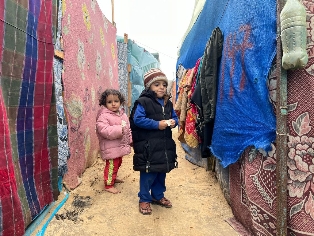 Palæstinensiske børn bor lige nu i flygtningelejre, og udeblivelsen af økonomiske bidrag vil have fatale konsekvenser for deres overlevelse. Foto: UNRWA