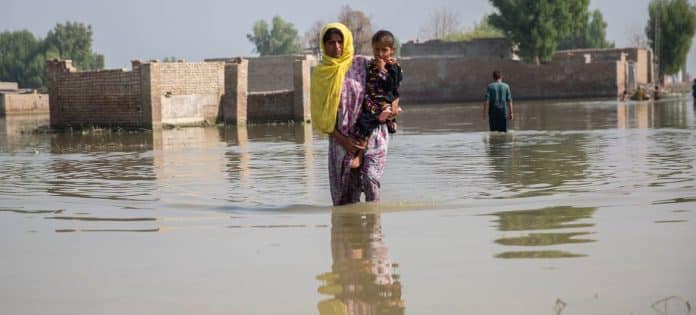 Udløst af voldsomme monsunregn oversvømmede 2022-floderne en tredjedel af Pakistan. Foto: UNICEF/Saiyna Bashir