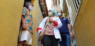In Caricuao, Venezuela, doctors and nurses go house-to-house raising awareness on COVID-19.