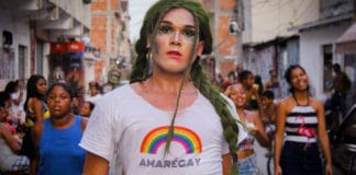 Shout out in the Favela da Maré, in Rio de Janeiro, Brazil. The t-shirt reads 'Amarégay" -- a pun using the name of the favela, meaning both 'to love is gay' and 'Maré is gay'.