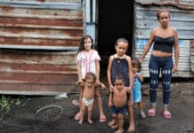 Φτωχή οικογένεια στη Βενεζουέλα