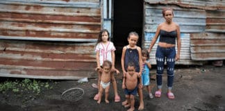 Φτωχή οικογένεια στη Βενεζουέλα
