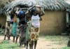 Νιγηρία, γυναίκες κουβαλούν νερό