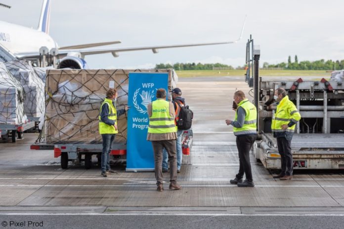 WFP COVID19 aid on airport runway | © WFP