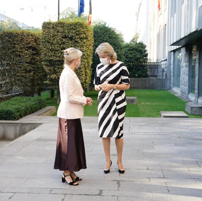 Her Majesty Queen Mathilde of the Belgians is welcomed by Camilla Brückner, Director of the UN/UNDP Office in Brussels, as she arrives at UN House in Brussels © UNRIC