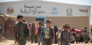 Displaced children study in a school constructed by UNHCR in Al Raqa site in Sana’a.  © UNHCR/YPN