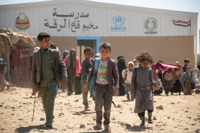 Displaced children study in a school constructed by UNHCR in Al Raqa site in Sana’a.  © UNHCR/YPN