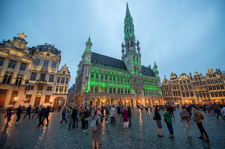 Brussels Grand-Place illuminated in green for #WorldEnvironmentDay