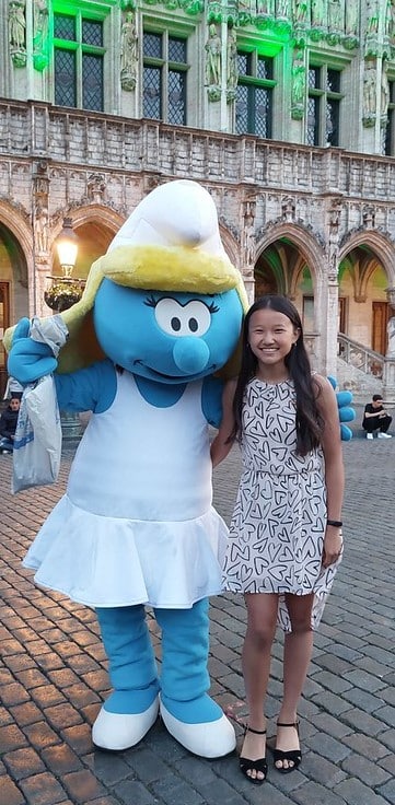 Smurfette on Grand-Place for #WorldEnvironmentDay, accompanied by Ms Stockman from the British School of Brussels.