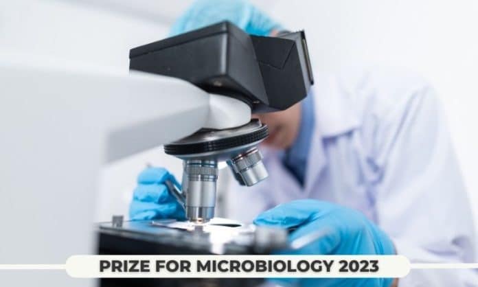 scientist using a microscope - image promoting the UNESCO-Carlos J. Finlay Prize for Microbiology