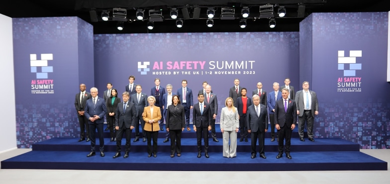 Attendees at the AI Safety Summit in London including UN Secretary-General António Guterres pose for a family photo © UN / Alba García Ruiz
