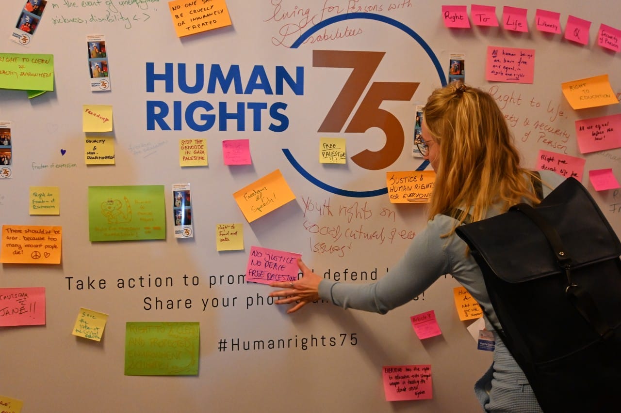 Attendee shares their favourite article from the Universal Declaration of Human Rights by placing it on the whiteboard