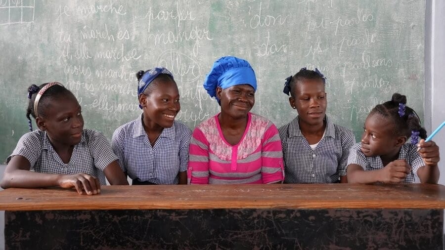 WFP school meals give students – including Magali’s four daughters – the energy they need to study and pursue their aspirations. Photo: WFP/Pedro Rodrigues