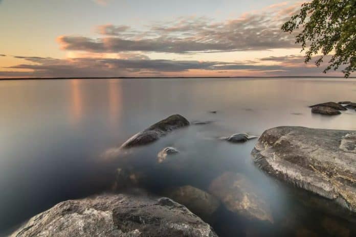 A calm sea, rocks and a horizon