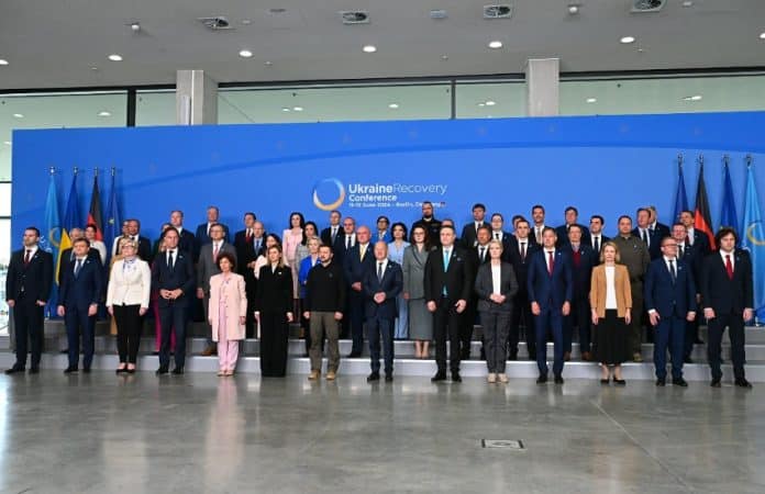 Group photo of leaders at Ukraine Recovery Conference 2024