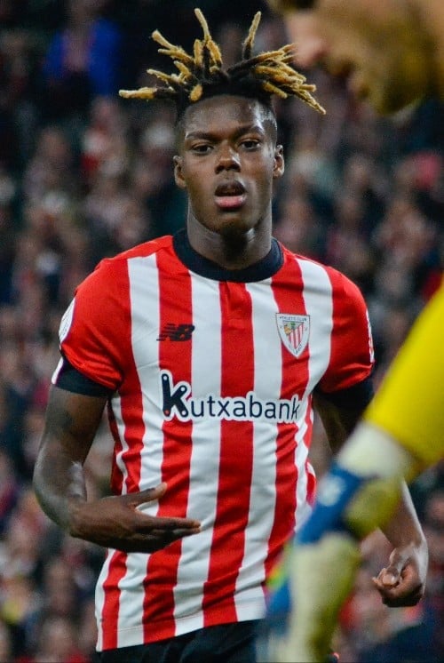 Nico Williams playing with Athletic Bilbao.