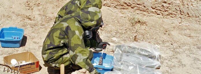 Inspectores de la ONU toman muestras del gas mostaza contenido en proyectiles de artillería