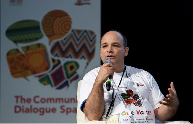 Manuel da Quinta impartiendo una sesión sobre el VIH en la Conferencia Internacional sobre el Sida en Washington D. C., julio de 2012.