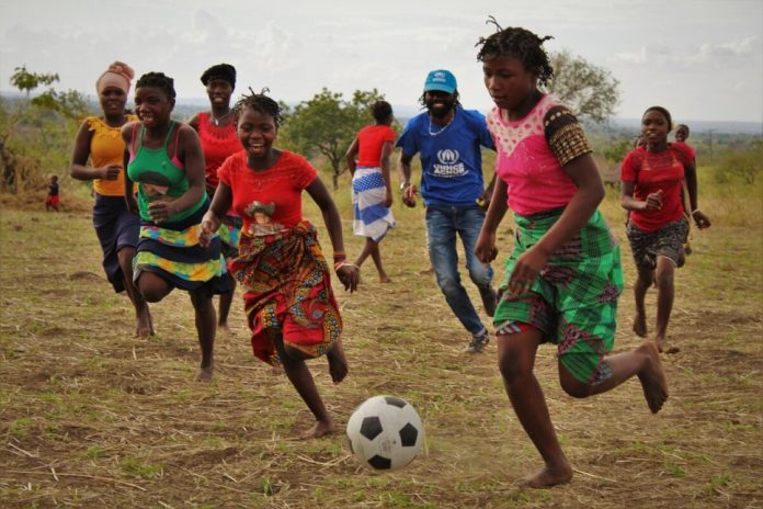 partido-fútbol-niñas-desplazadas-Mozambique