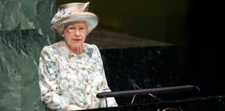 La reina Isabel II del Reino Unido durante un discurso en la Asamblea General
