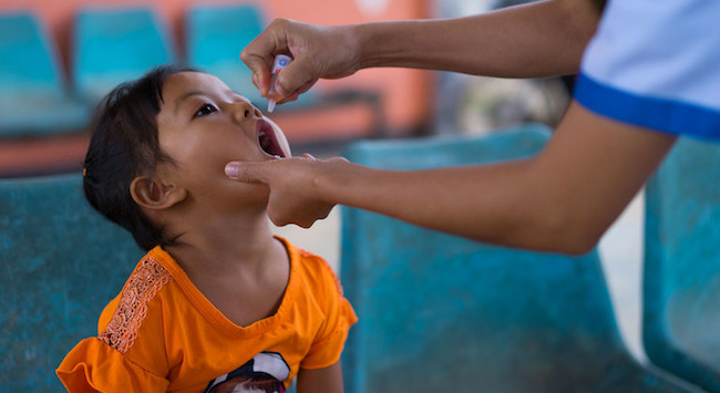 lapselle annetaan rokote