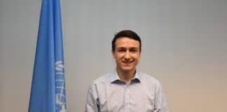 Jeune délégué de l'ONU, Assemblée générale des Nations Unies, New York, photo crédit UNRIC