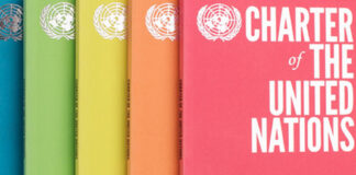 Plusieurs exemplaires de la Chartes des Nations Unies