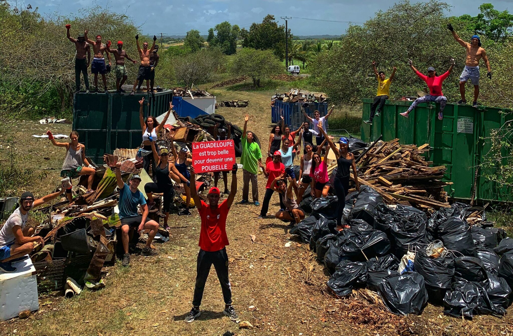 15 ème édition de nettoyage de Clean my island en juin 2020 avec une équipe de 80 bénévoles au Moule.
