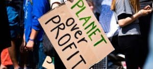 COP27 : Pancarte "la planète avant les profits"