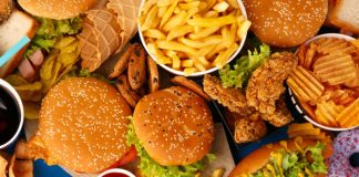Aliments contenant des acides gras trans en grande quantité : burger, frites, nuggets, chips, hotdog.