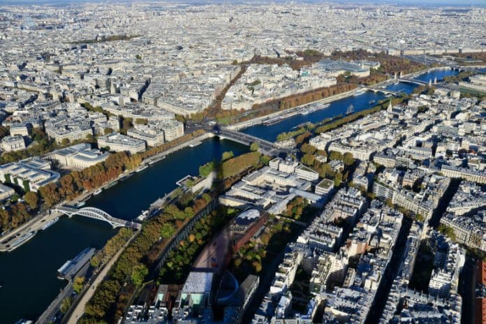 gestion de l'eau la Seine à Paris recoit une énorme quantité d'eaux usées