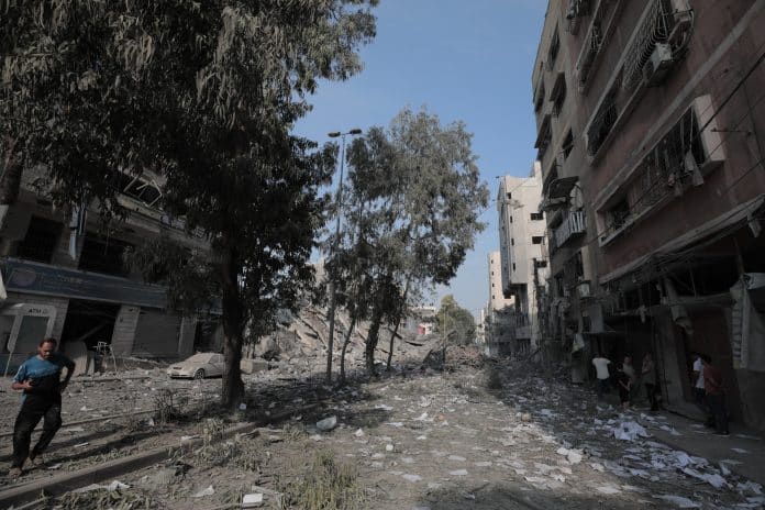 Rue détruite dans Gaza, 8 octobre 2023