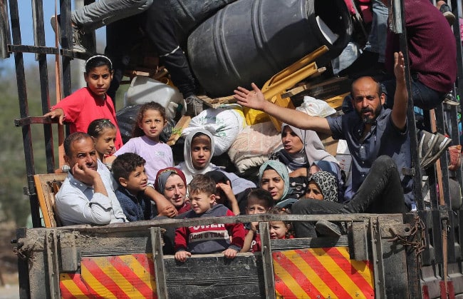 gazaouis qui fuient Rafah en voiture