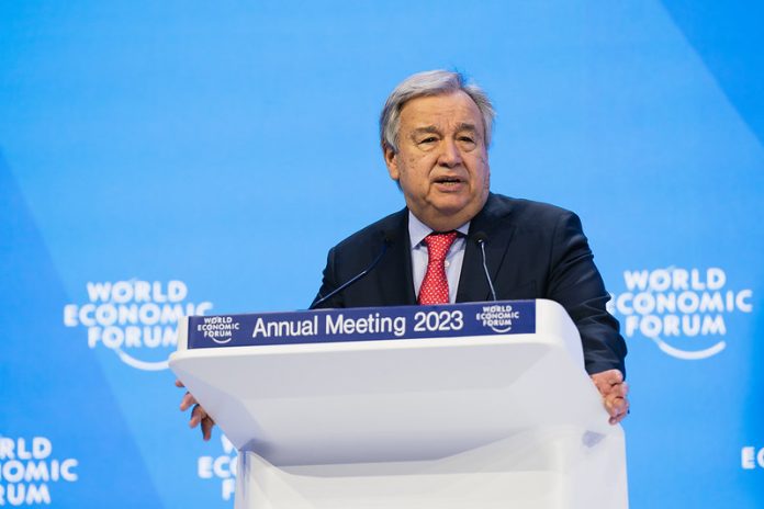 Guterres ávarpar World Economic Forum.