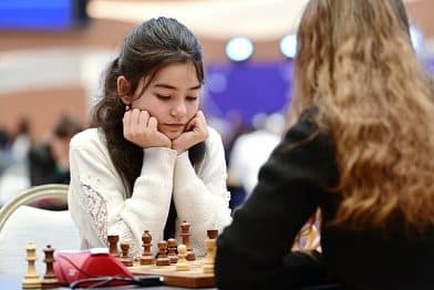 Zilola Aktamova í hraðskákmóti FIDE í Samarqand 2023.