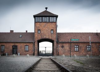 auschwitz entrance