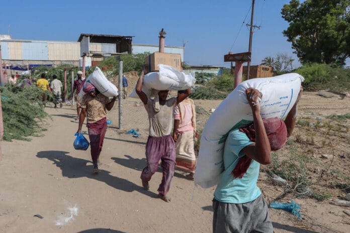 Distribuzione della farina in Yemen