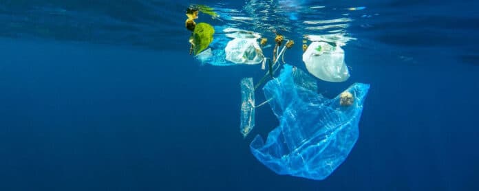 Rifiuti di plastica in mare
