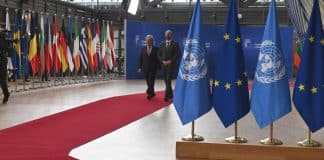 © UNRIC/Miranda Alexander-Webber Il Segretario generale delle Nazioni Unite António Guterres (a sinistra) partecipa a un incontro con i capi di Stato e di governo dell'Unione europea a Bruxelles, in Belgio.